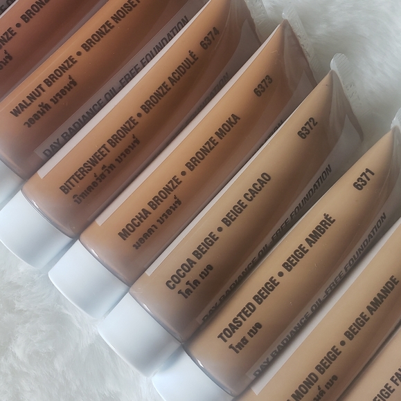 🆕️MK- Day Radiance Foundation Formula 3 - Picture 5 of 8